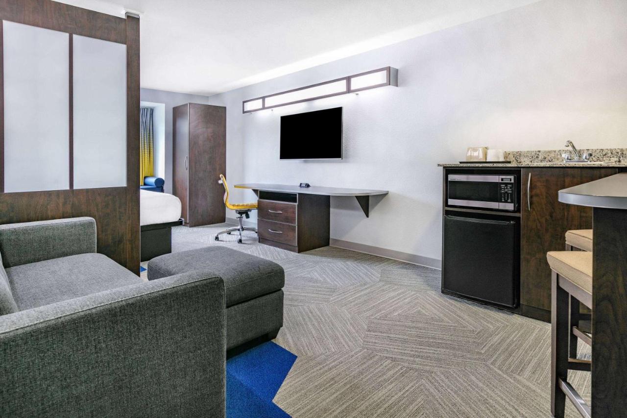 Queen Suite - Non-Smoking at Microtel Inn & Suites by Wyndham Austin Airport