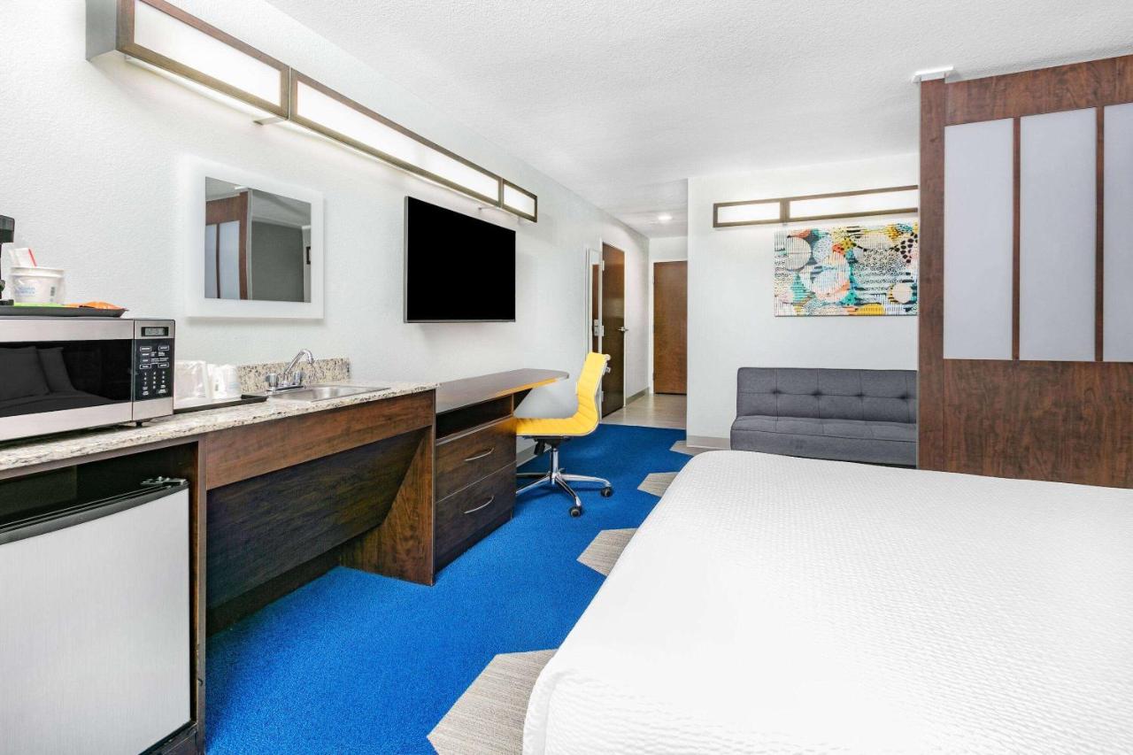 Queen Studio Suite - Accessible/Non-Smoking at Microtel Inn & Suites by Wyndham Austin Airport