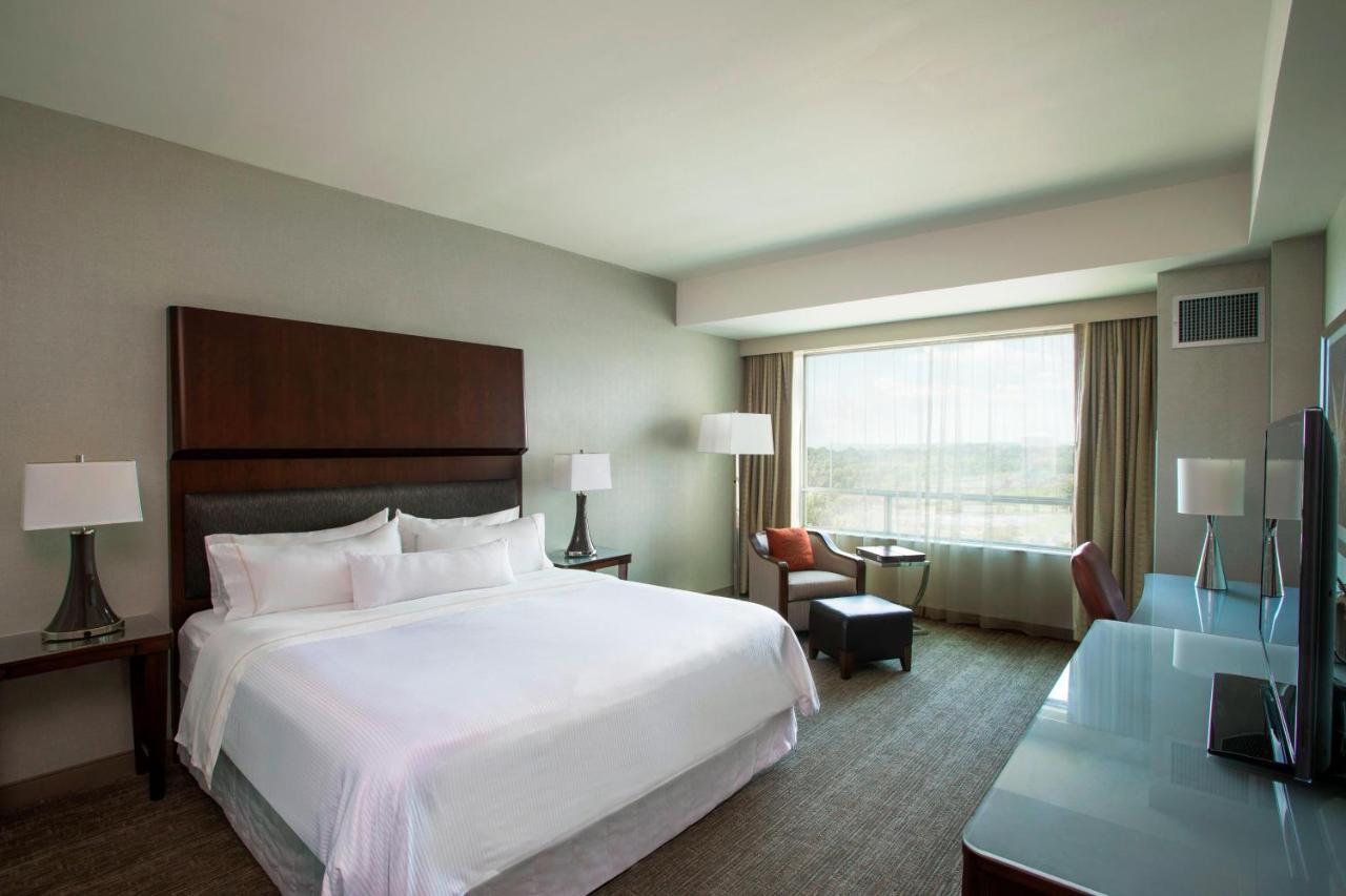 Guest Room, 1 King at The Westin Wilmington