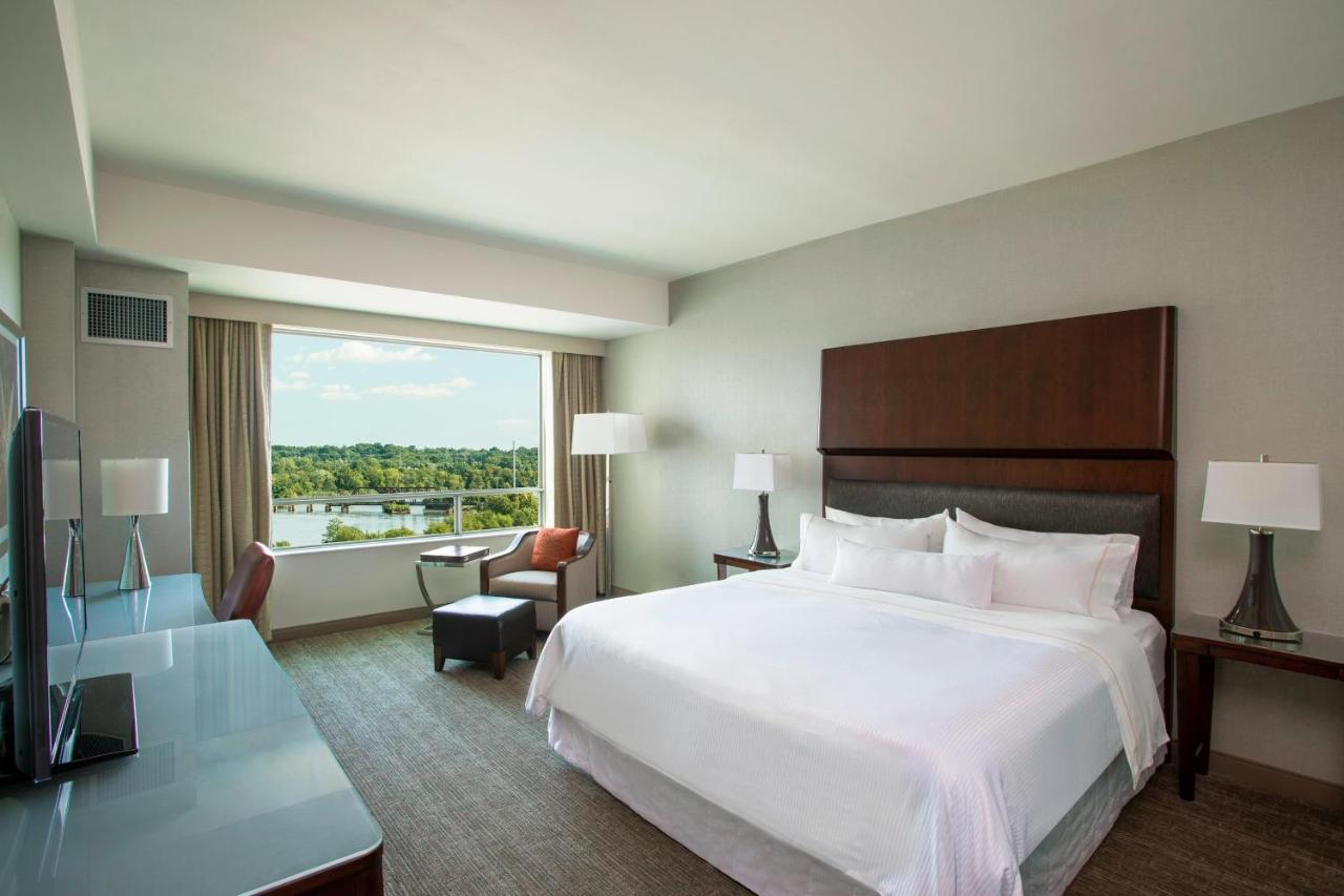 Guest Room, 1 King at The Westin Wilmington