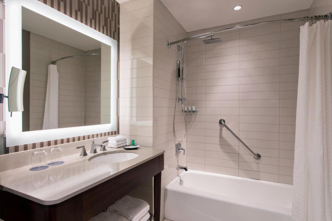 Guest room, 2 Queen at The Westin Wilmington