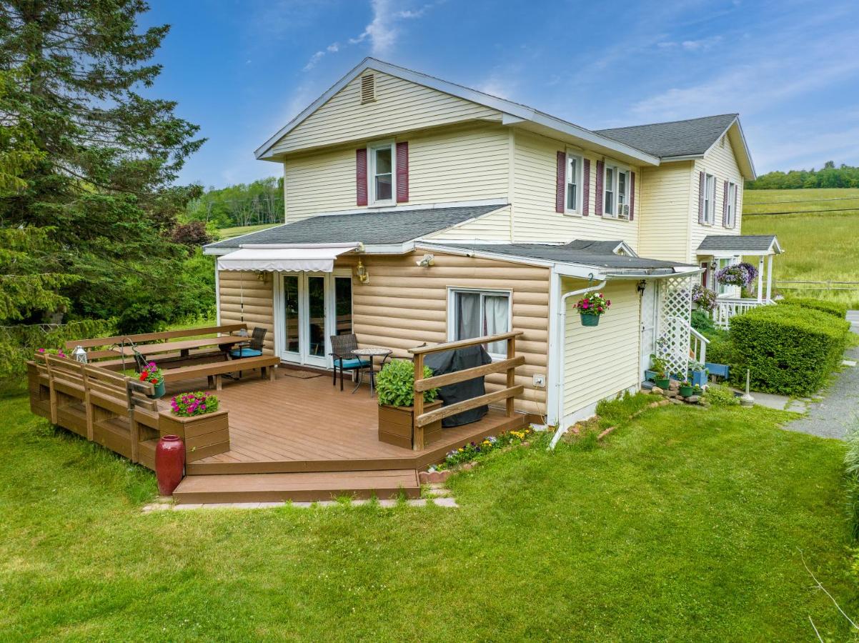 | Mountain Treasure Bed and Breakfast