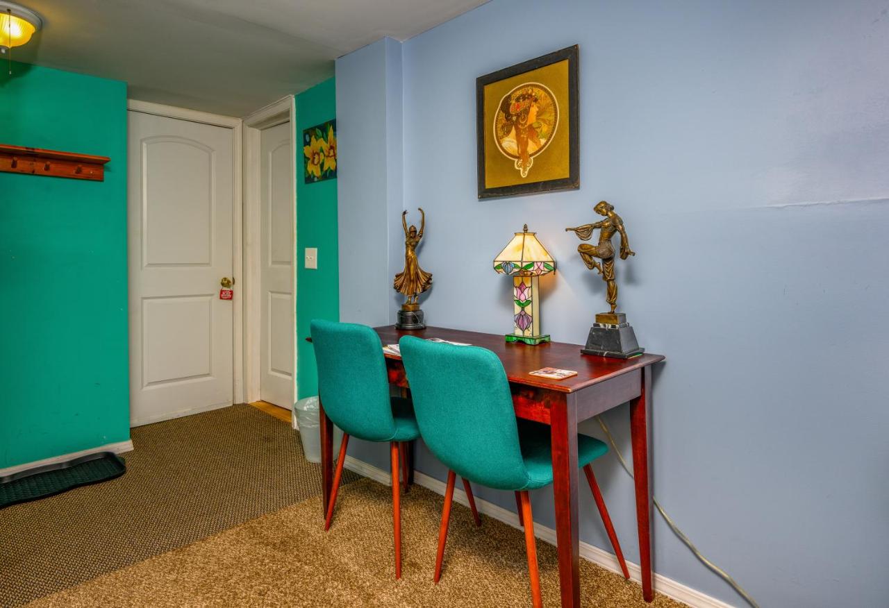 | Mountain Treasure Bed and Breakfast