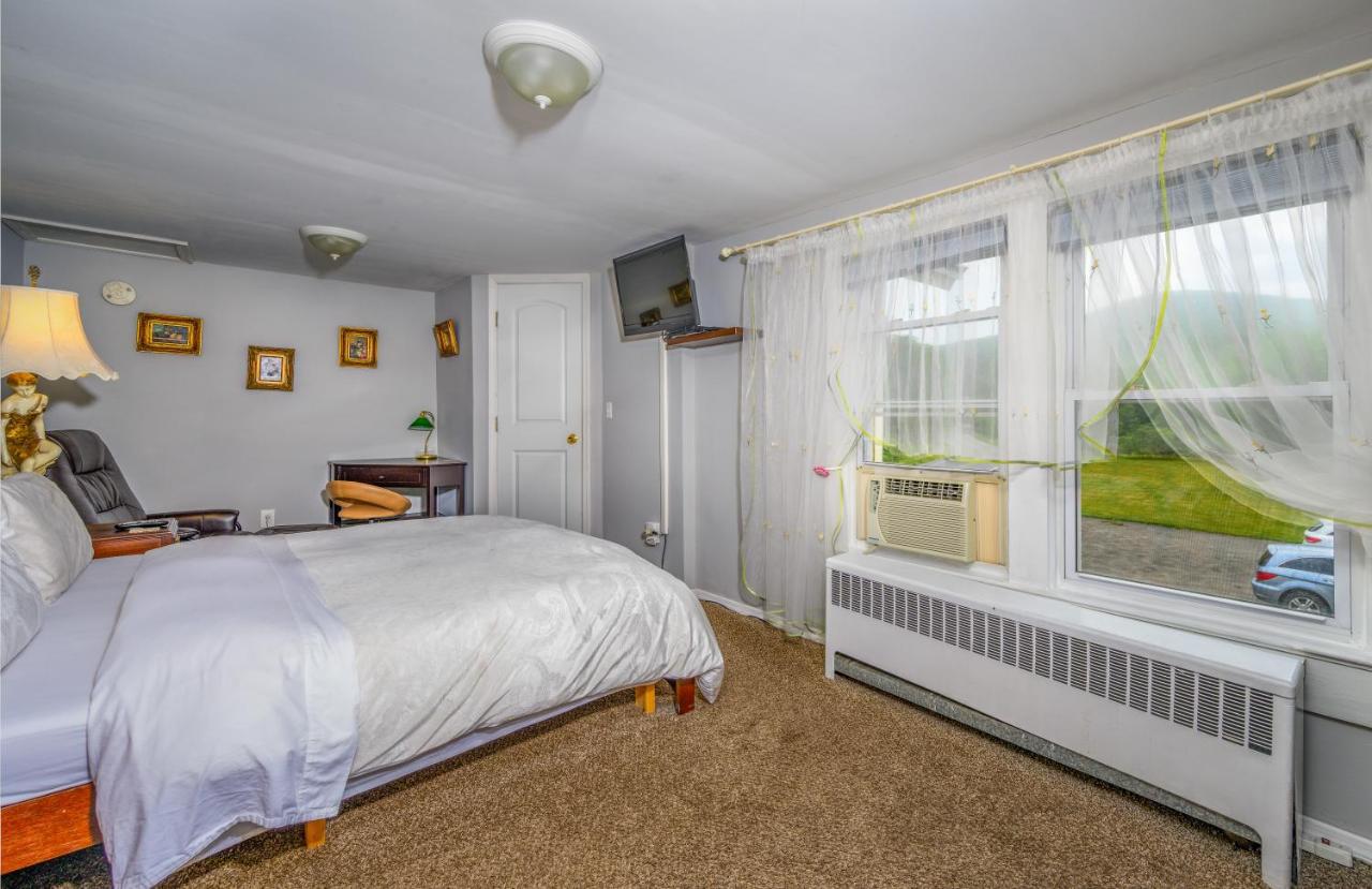 | Mountain Treasure Bed and Breakfast