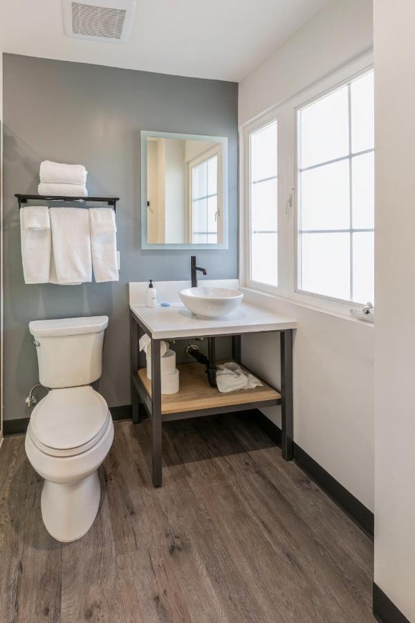 Deluxe King Studio ( Self Check-in with Virtual Front Desk) at Kasa Niche Hotel Redwood City