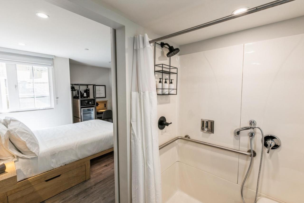 Queen Studio - Disability Access (Self Check-in with Virtual Front Desk) at Kasa Niche Hotel Redwood City