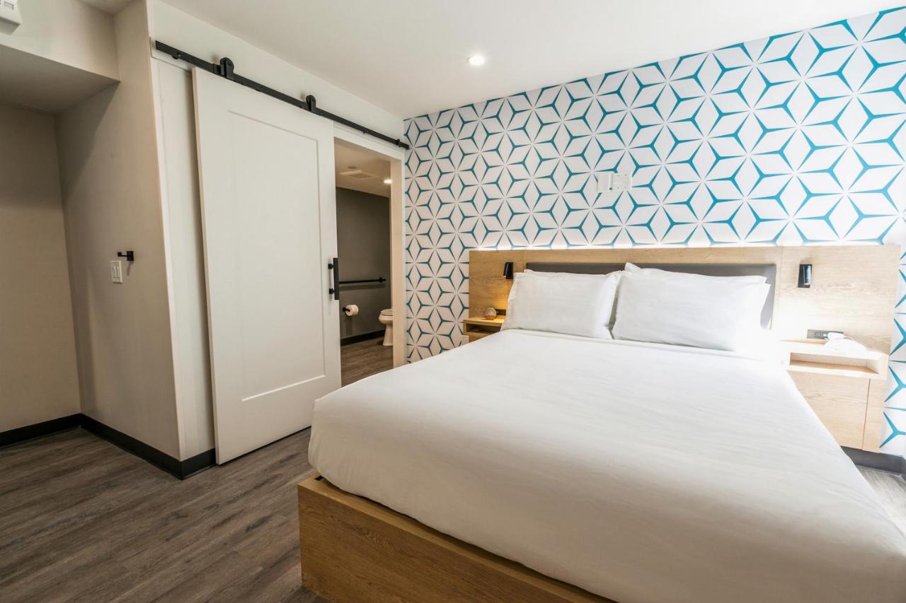 Queen Studio - Disability Access (Self Check-in with Virtual Front Desk) at Kasa Niche Hotel Redwood City