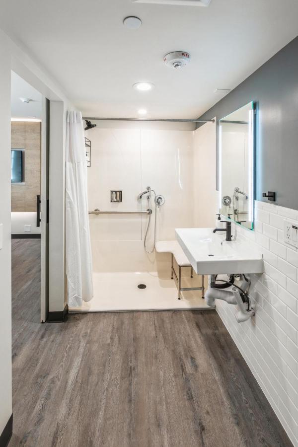 Queen Studio - Disability Access (Self Check-in with Virtual Front Desk) at Kasa Niche Hotel Redwood City