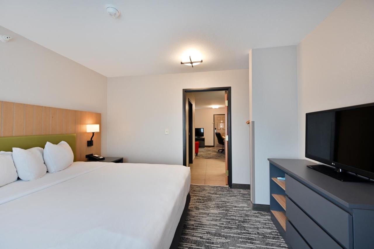 One-Bedroom King Suite with Sofa Bed at Country Inn & Suites by Radisson, Bloomington-Normal Airport, IL