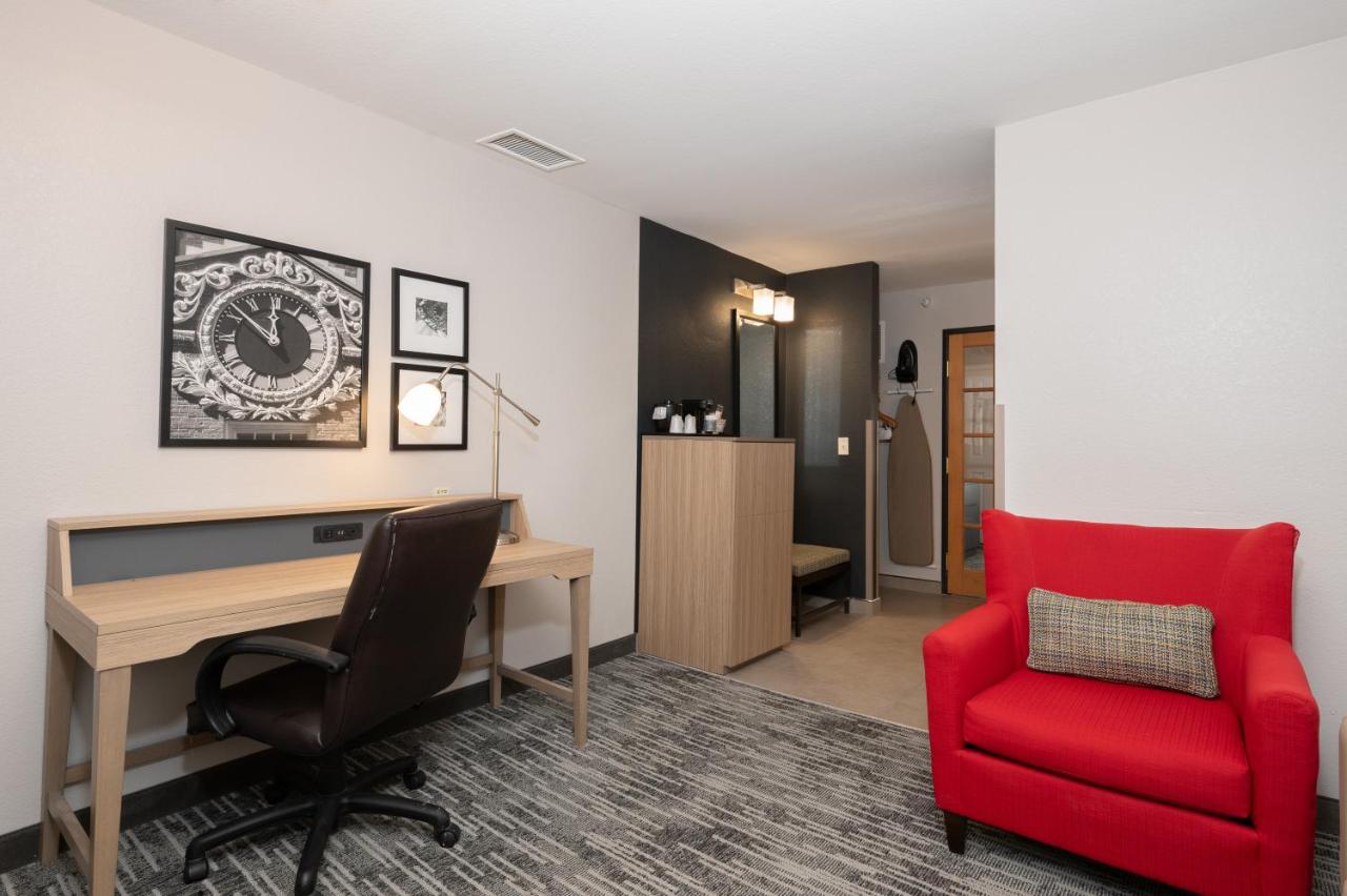 One-Bedroom King Suite with Sofa Bed at Country Inn & Suites by Radisson, Bloomington-Normal Airport, IL
