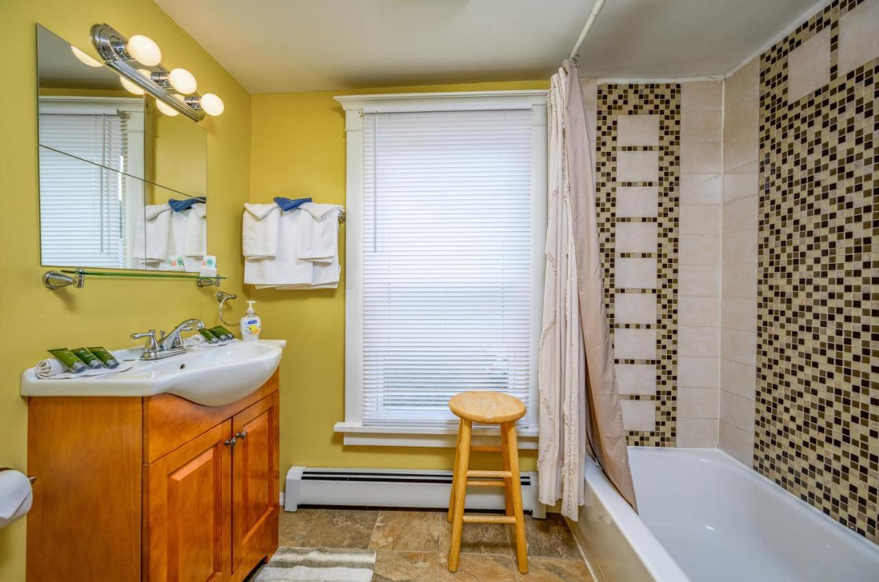| Mountain Treasure Bed and Breakfast