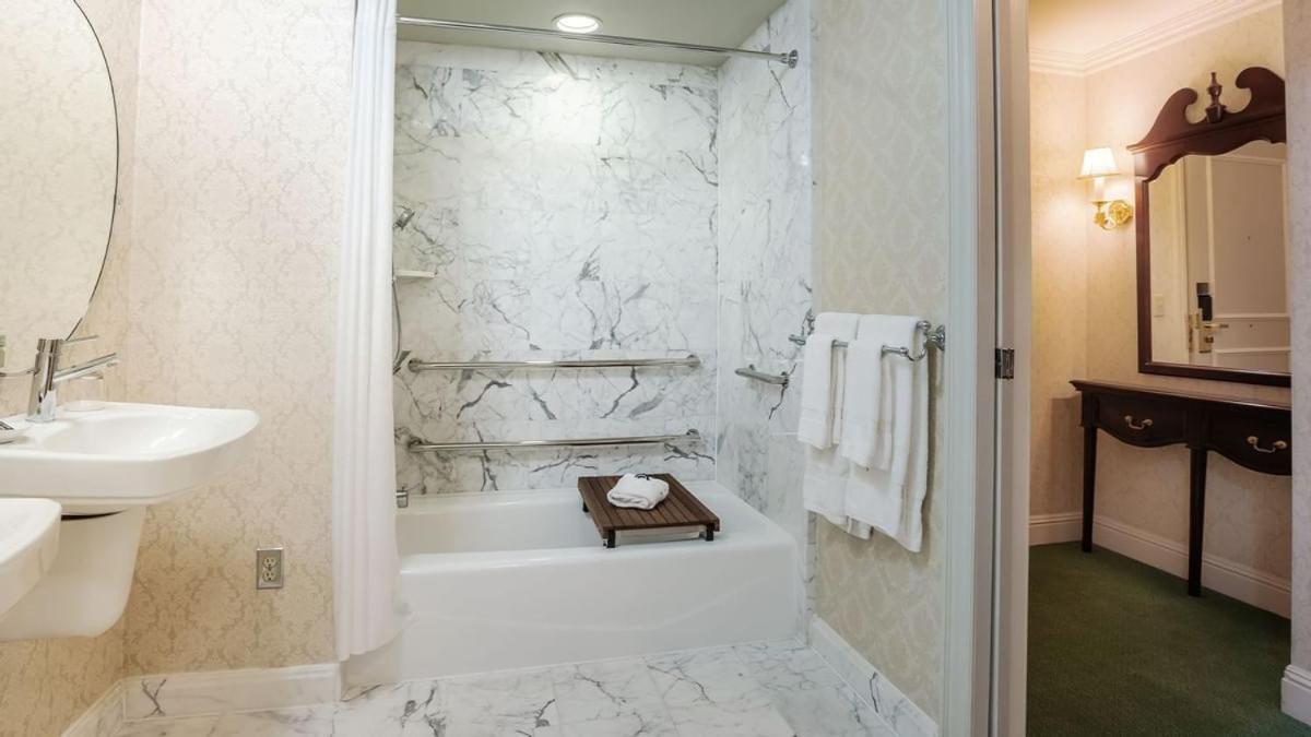 | The Bristol Hotel Campbell San Jose