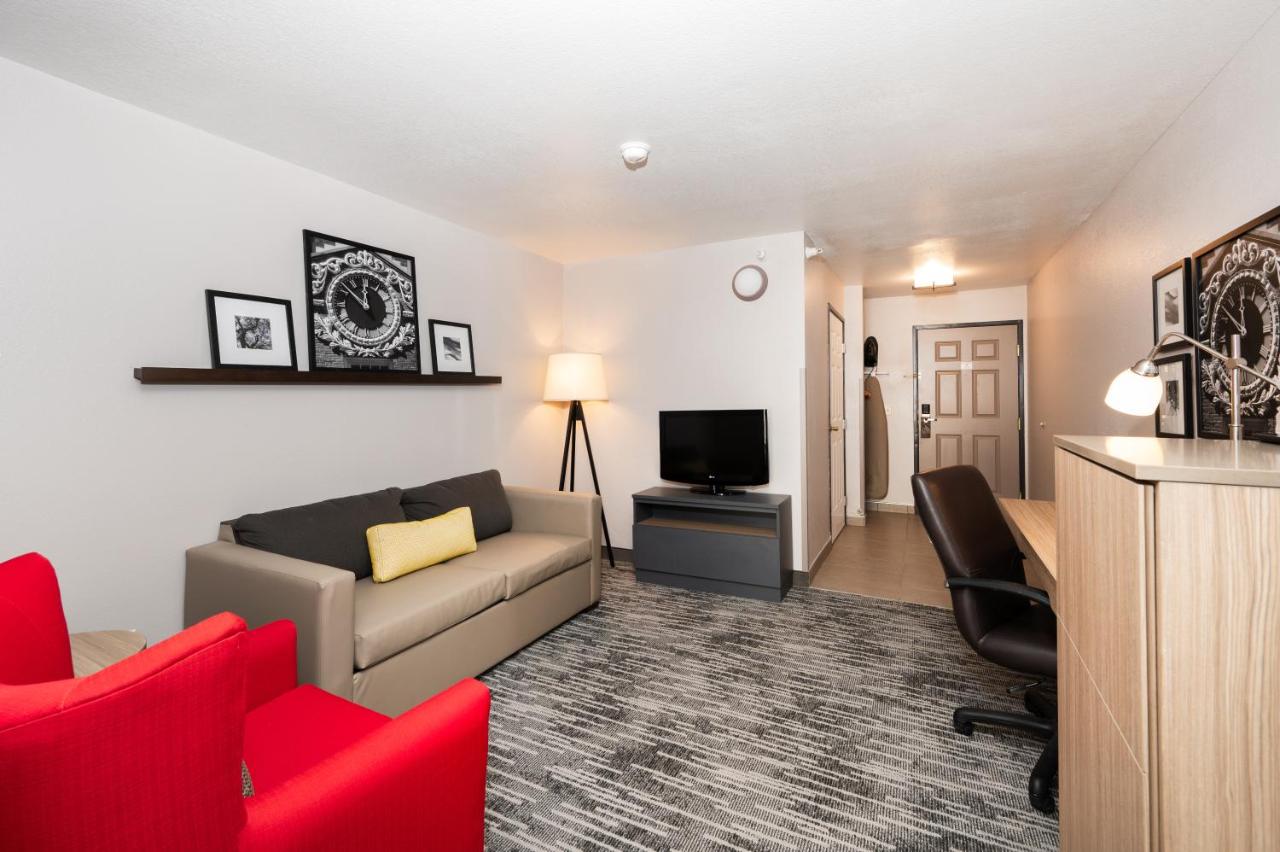 One-Bedroom King Suite with Sofa Bed - Disability Access at Country Inn & Suites by Radisson, Bloomington-Normal Airport, IL