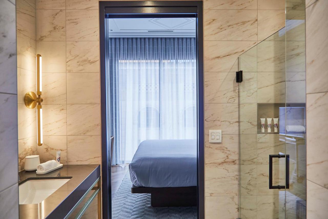 Penthouse Suite, 2 King, River view, High floor at Noelle
