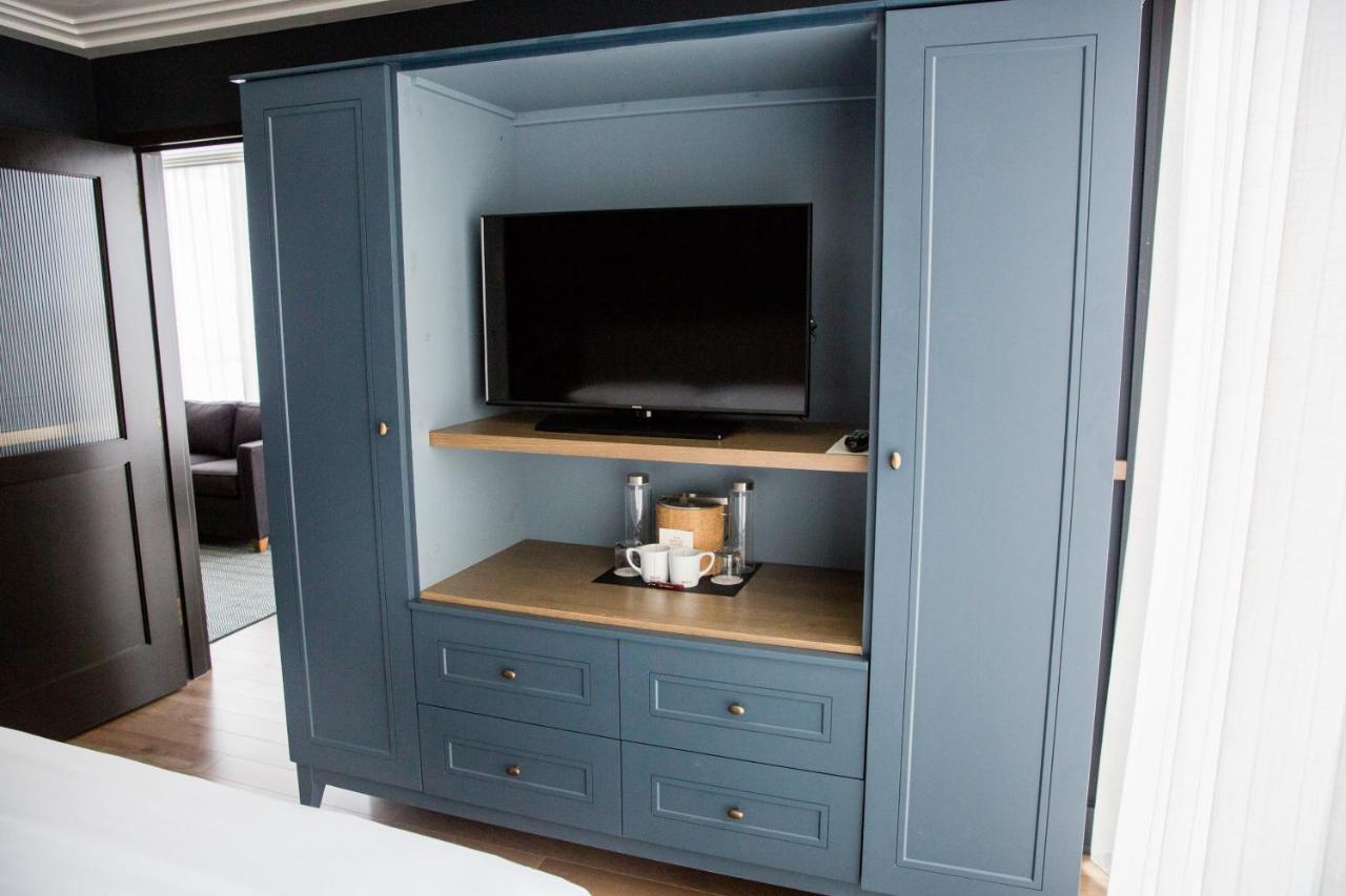 Designer Suite, 1 King at Noelle