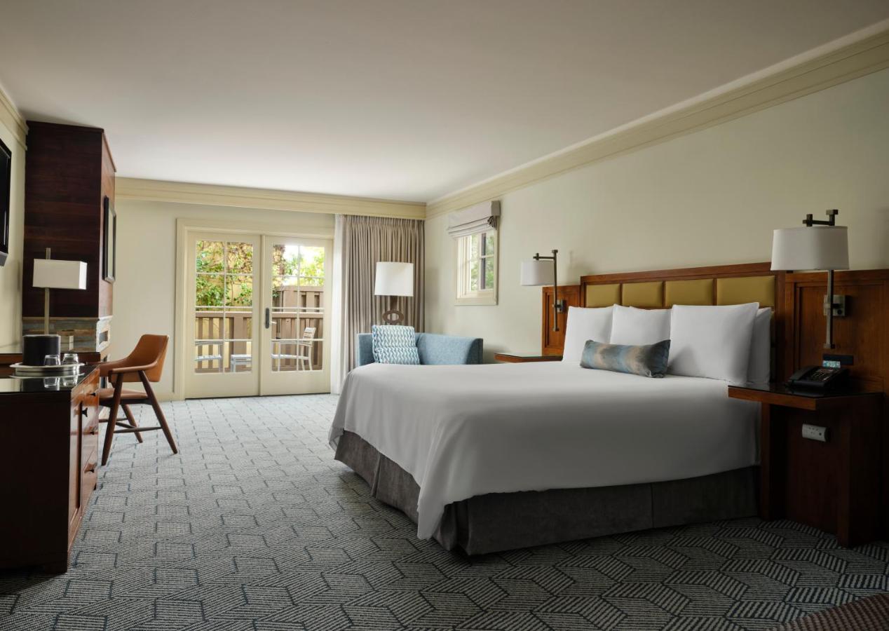 Premier King Room with Fireplace at Hotel Abrego
