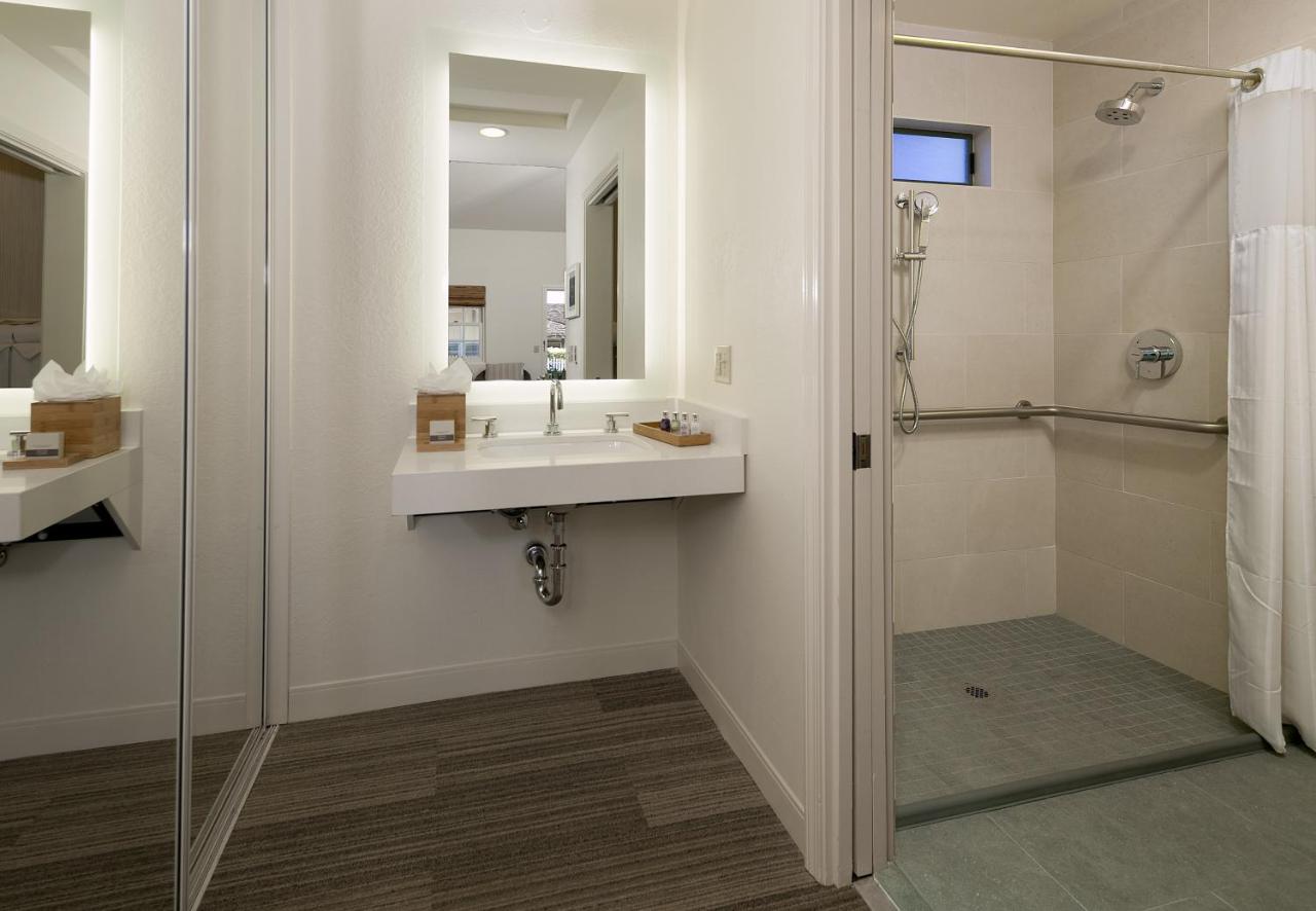 King Room - Disability Access at FogCatcher Inn