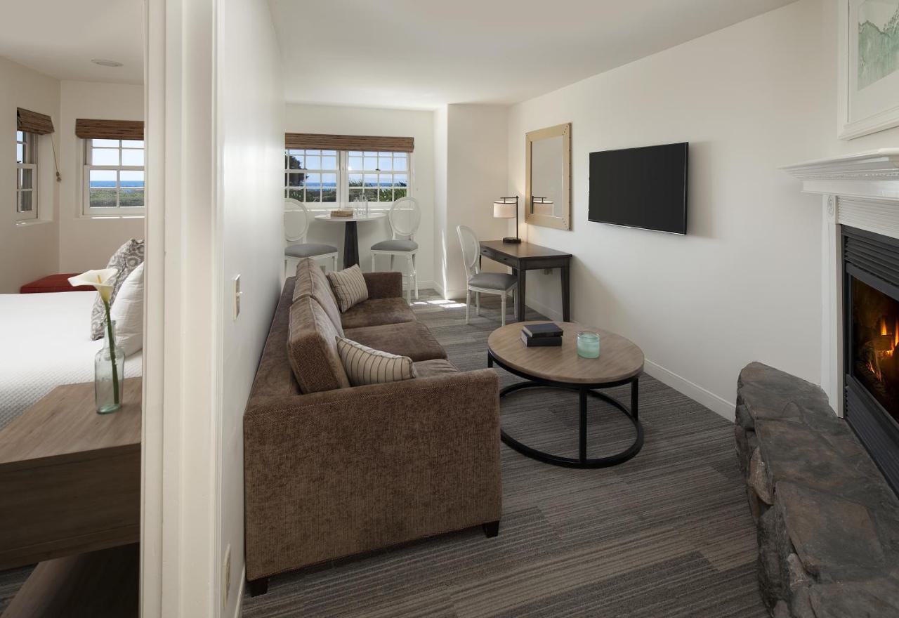 King Suite with Partial Ocean View at FogCatcher Inn