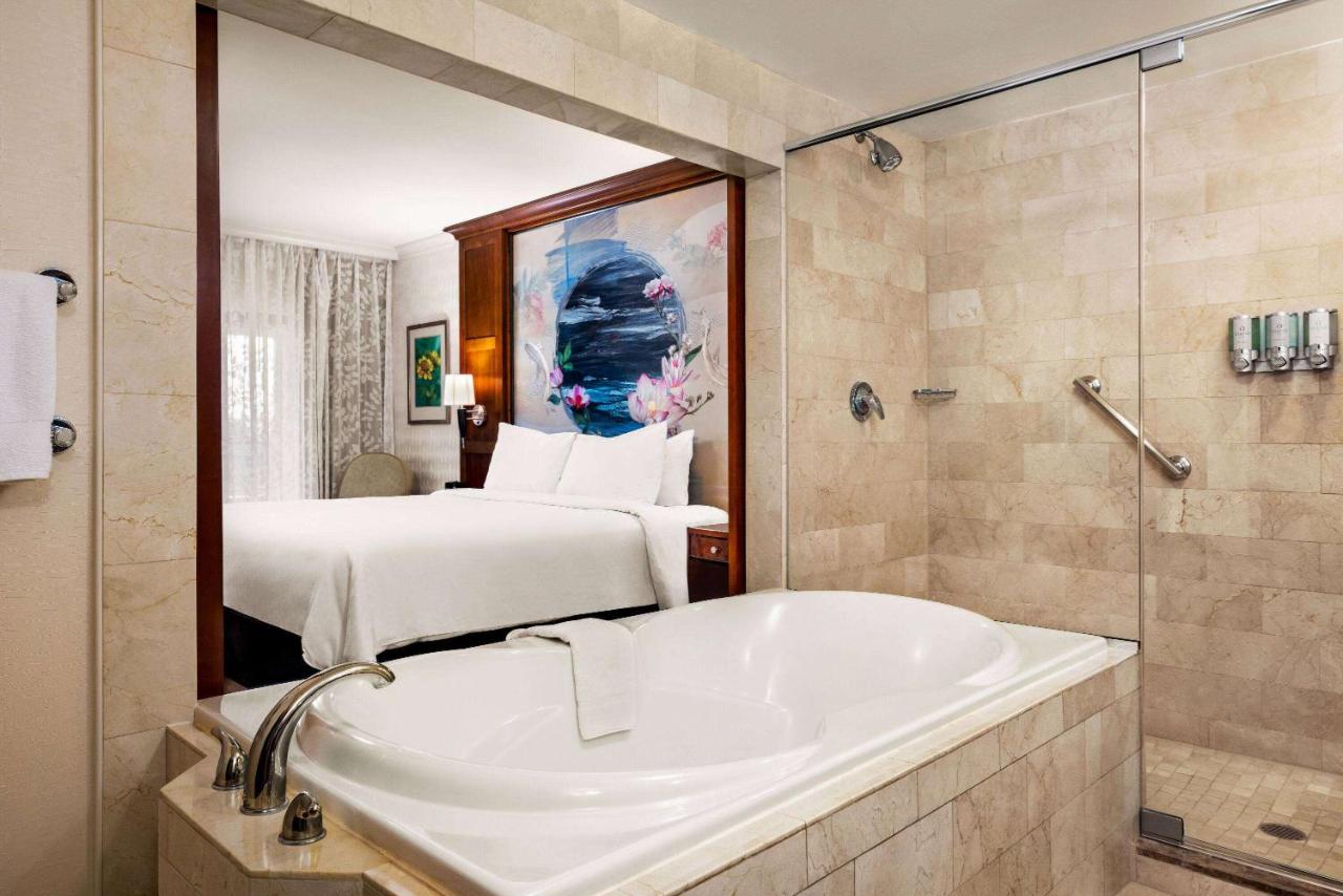 King Room with Hydrotherapy Suite, Non-Smoking at Viana Hotel and Spa, Trademark Collection by Wyndham