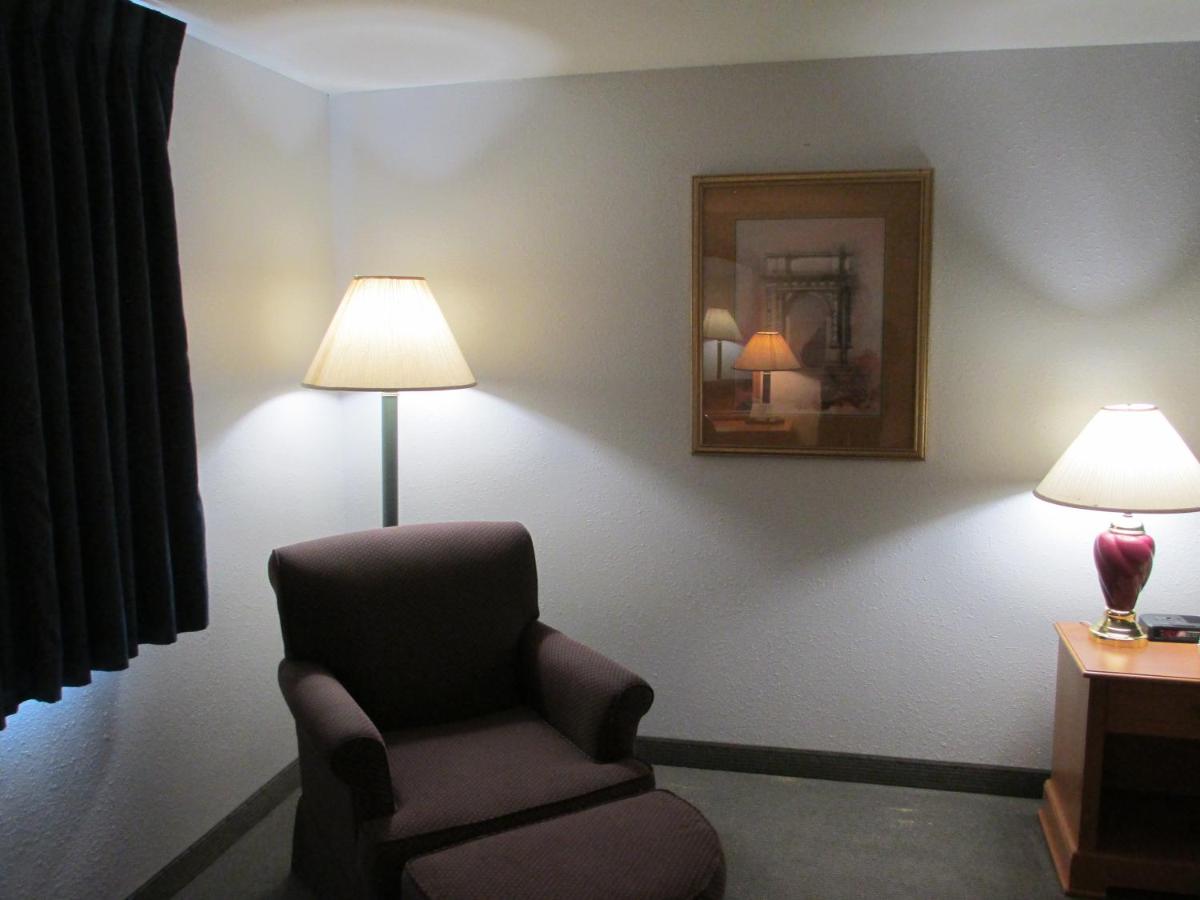 Queen Room at Americas Best Value Inn Billings