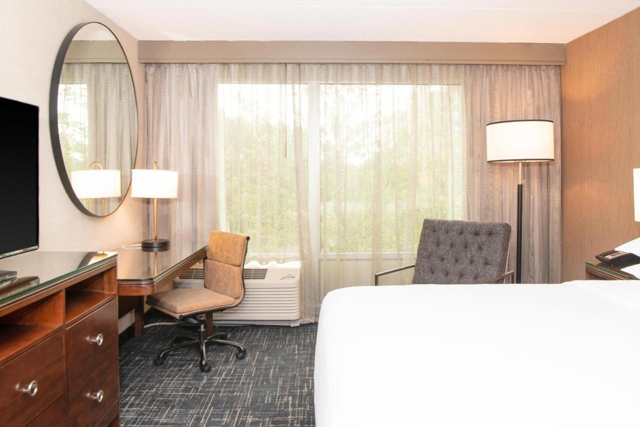 Guest Room, 1 King at Sheraton Ann Arbor Hotel