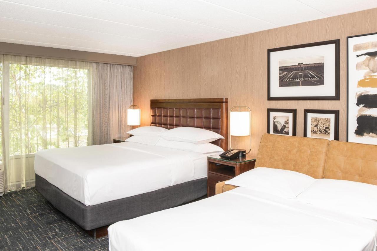 Junior Suite, 1 King, Sofa bed at Sheraton Ann Arbor Hotel
