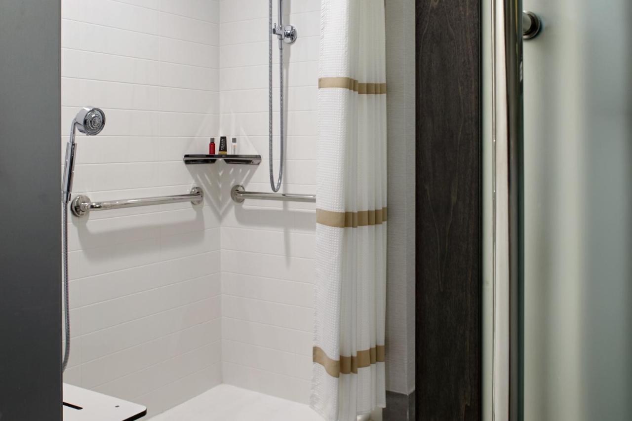 King Room at Marriott Cincinnati Northeast