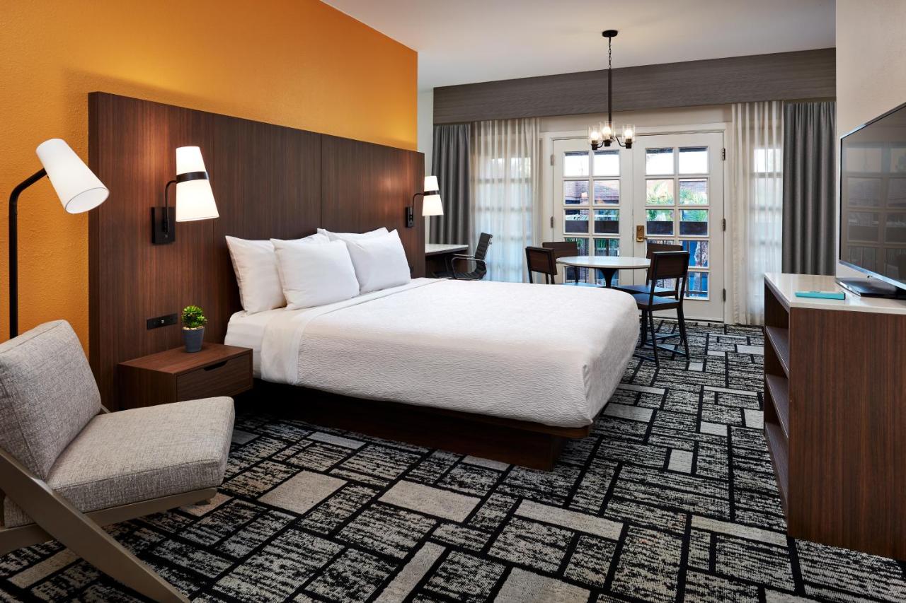 Executive King Room at Best Western Plus Meridian Inn & Suites, Anaheim-Orange