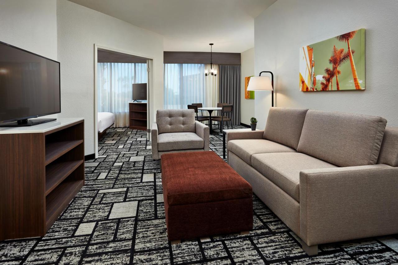 | Best Western Plus Meridian Inn & Suites, Anaheim-Orange