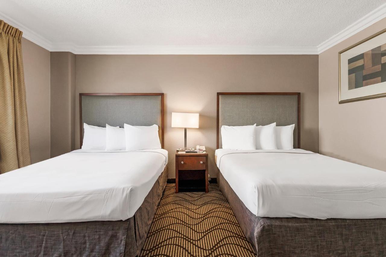 Queen Room with Two Queen Beds - Non-Smoking at Jack London Inn