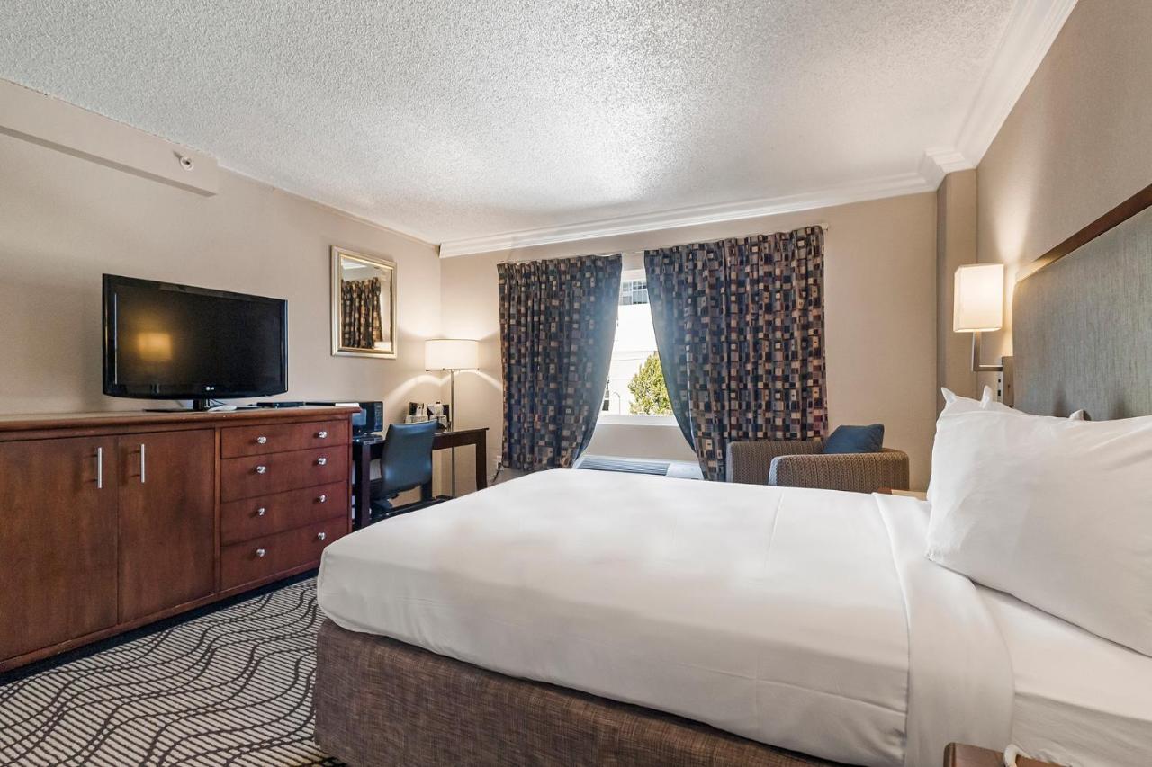 Queen Room - Non-Smoking at Jack London Inn