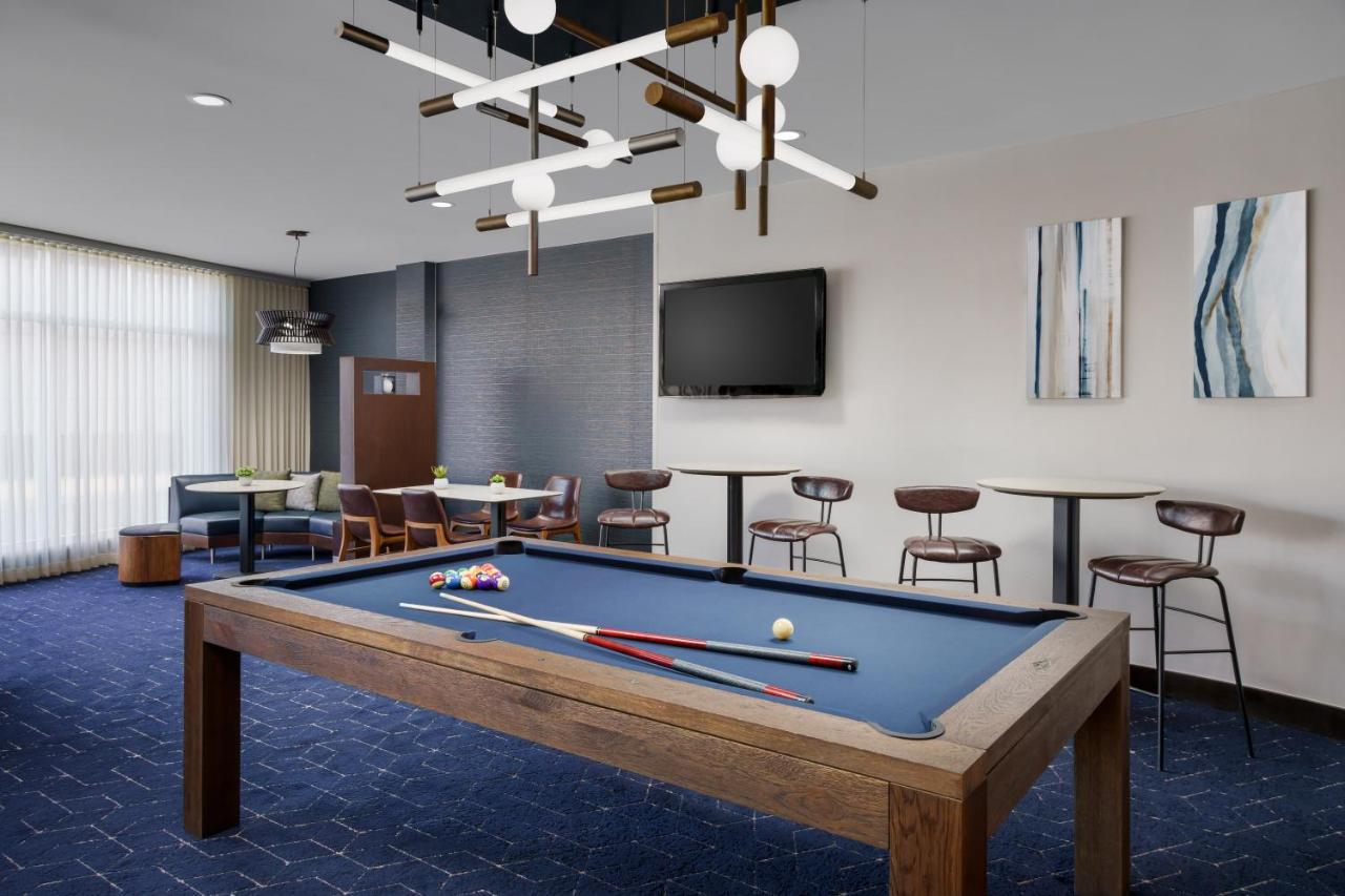 | Courtyard Keene Downtown