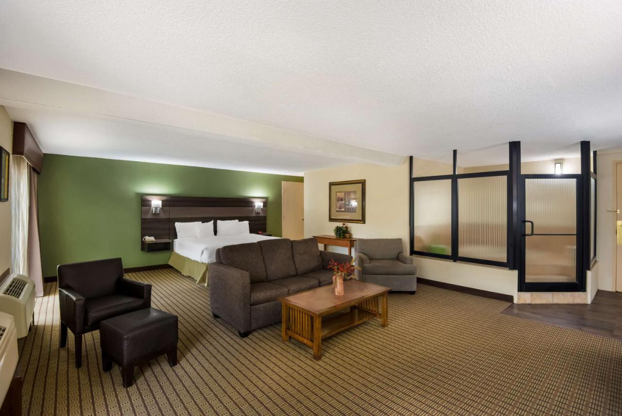 | Best Western Prairie Inn & Conference Center