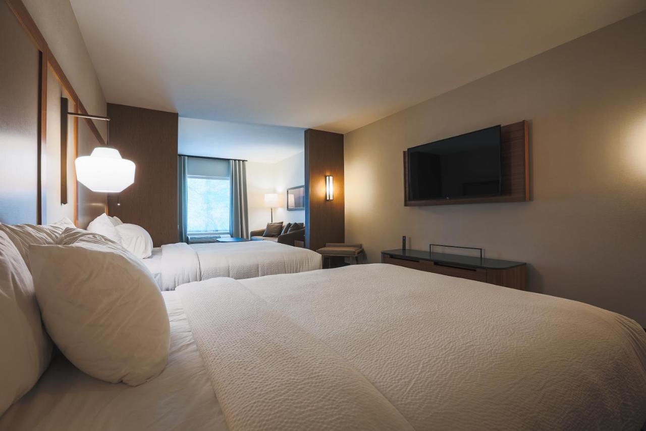 | Fairfield Inn & Suites Marquette