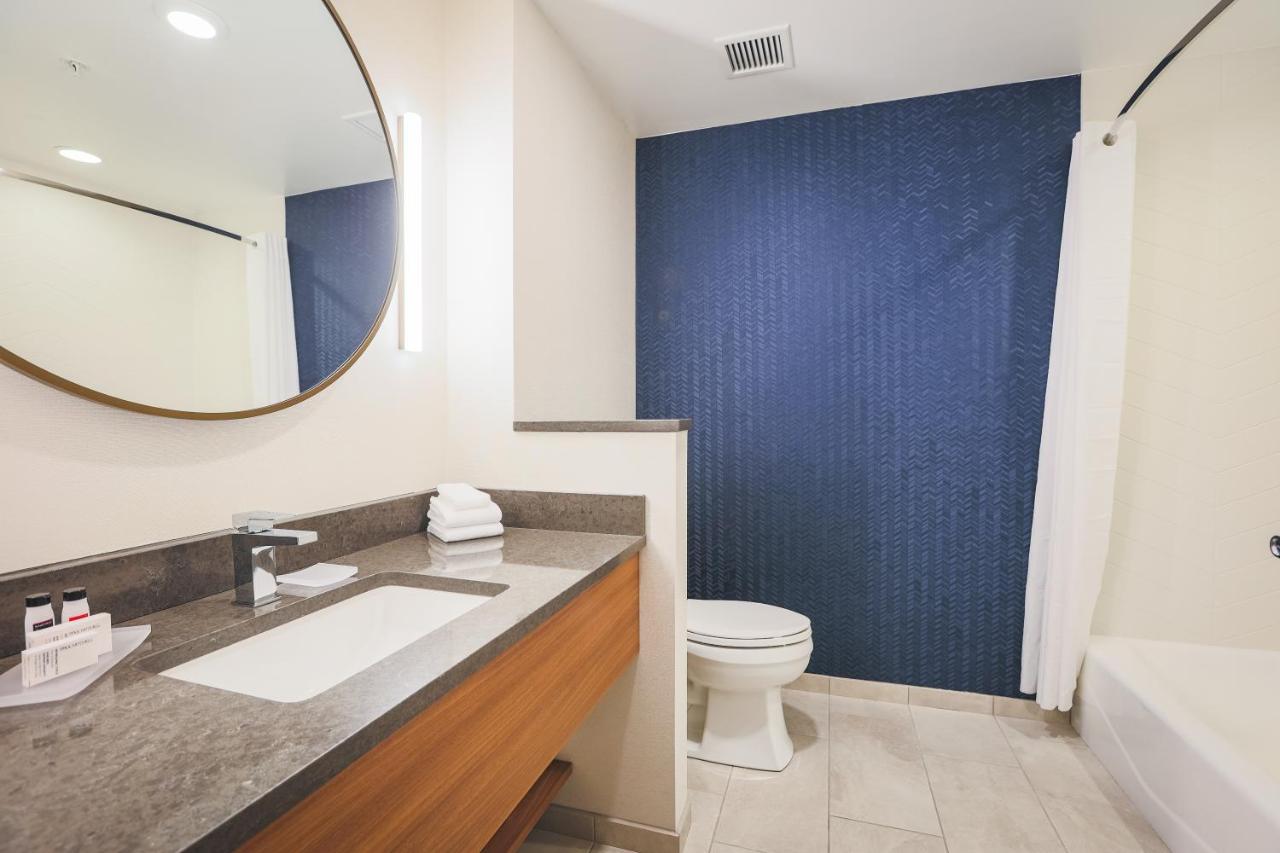 | Fairfield Inn & Suites Marquette