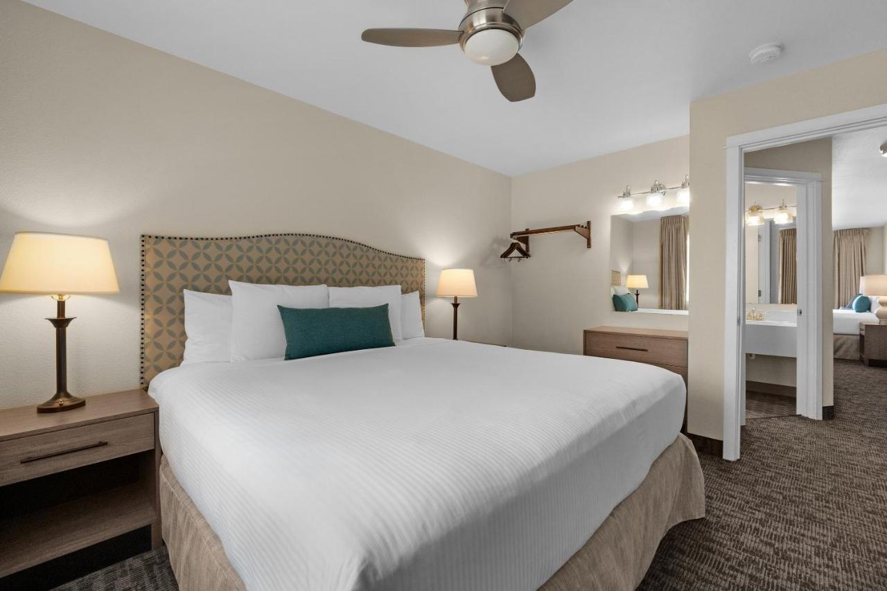 | Pelican Shores Inn