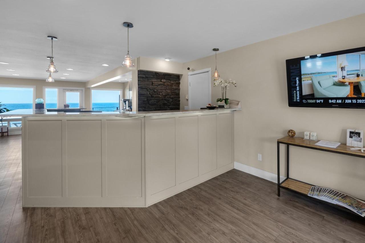 | Pelican Shores Inn