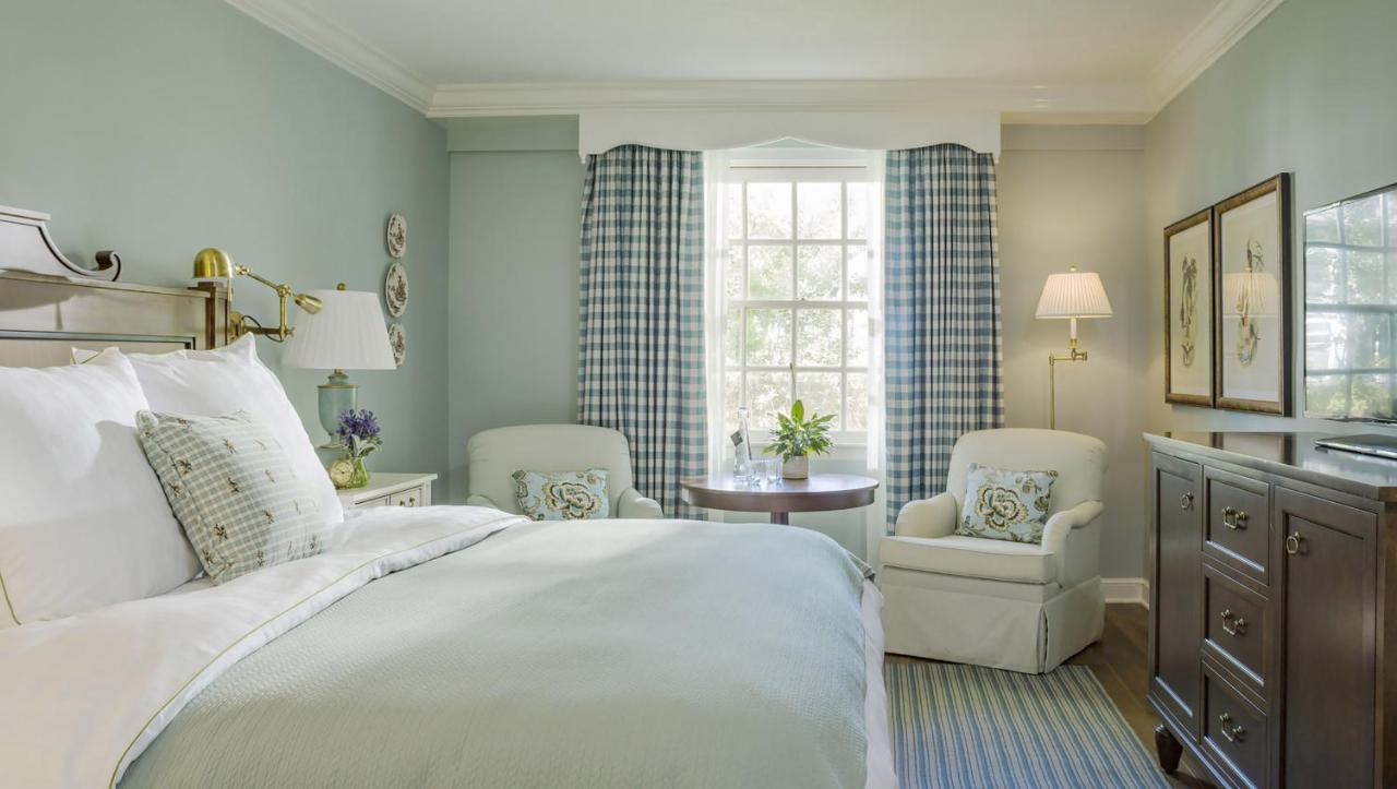 King Room with Garden View at Woodstock Inn & Resort