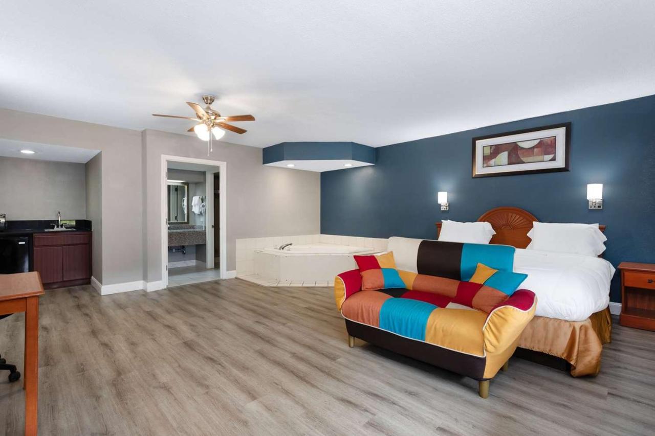 Junior King Suite - Non-Smoking at Baymont by Wyndham Marianna