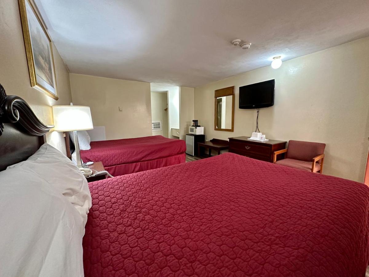 | Red Carpet Inn Pulaski