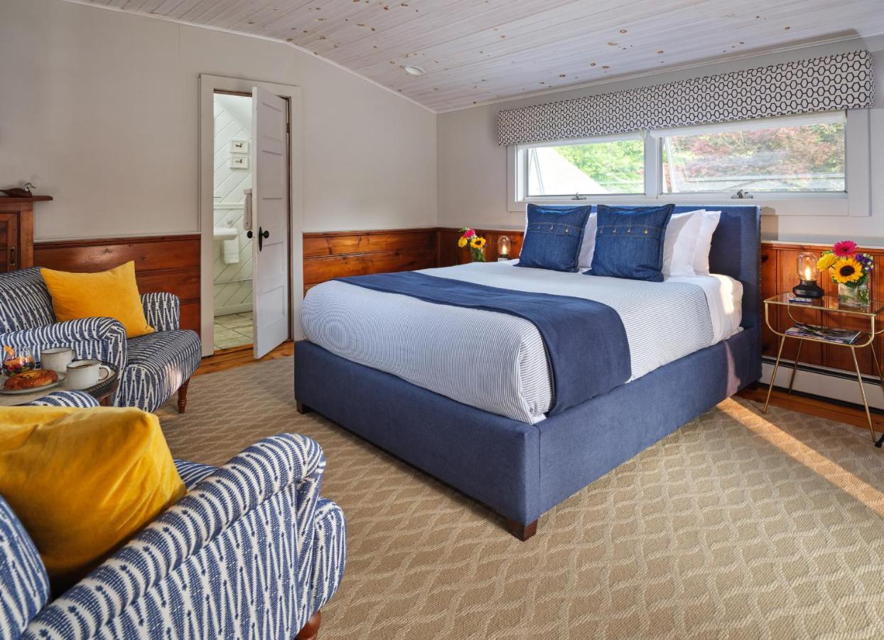 | Abbey's Lantern Hill Inn