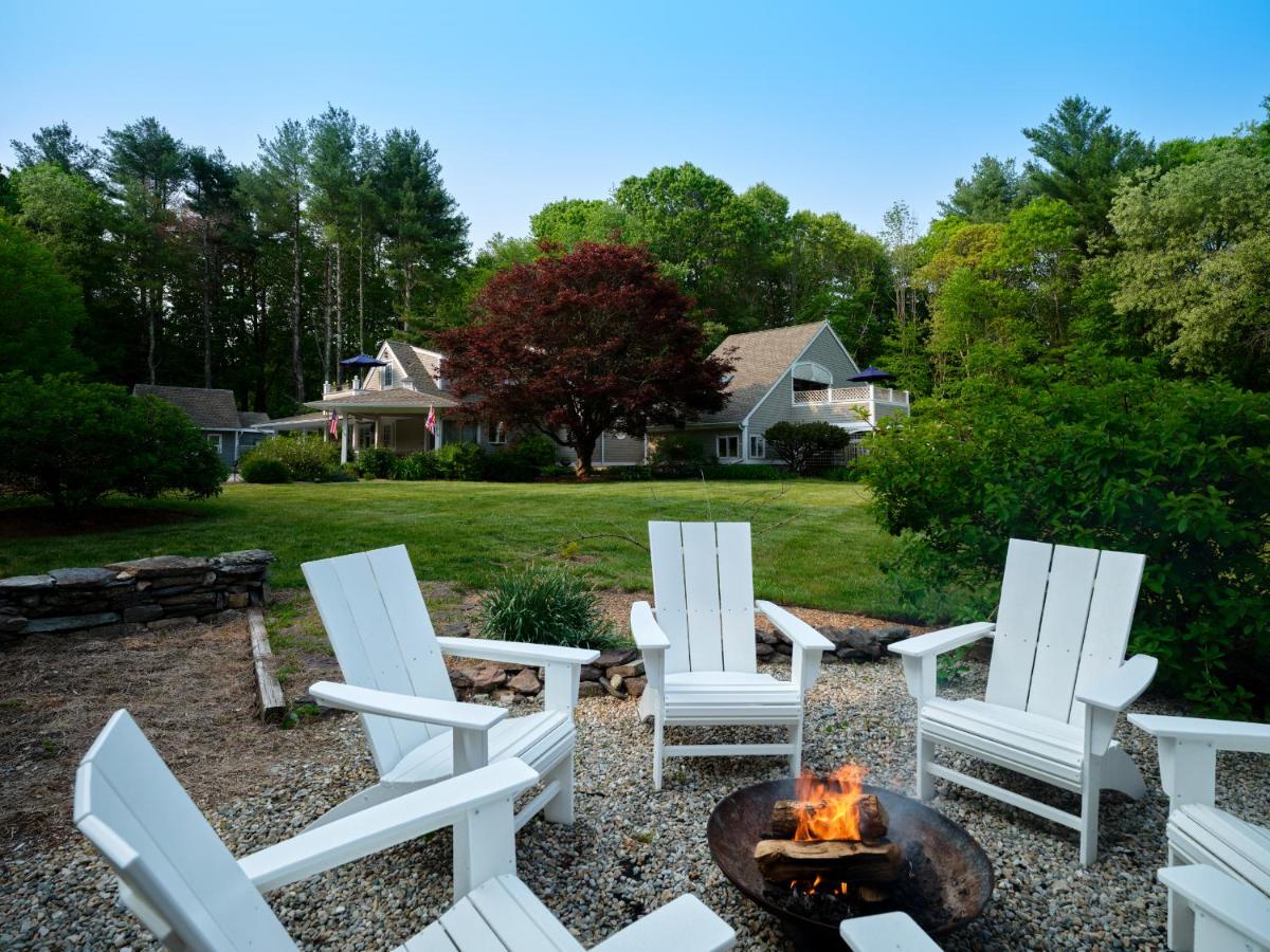 | Abbey's Lantern Hill Inn
