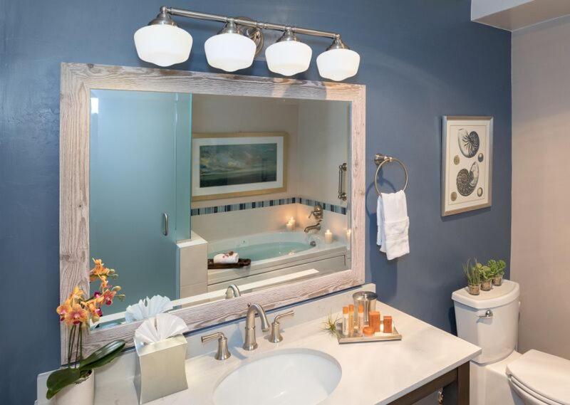 Deluxe Two Queen Beds Room at Sand Pebbles Inn