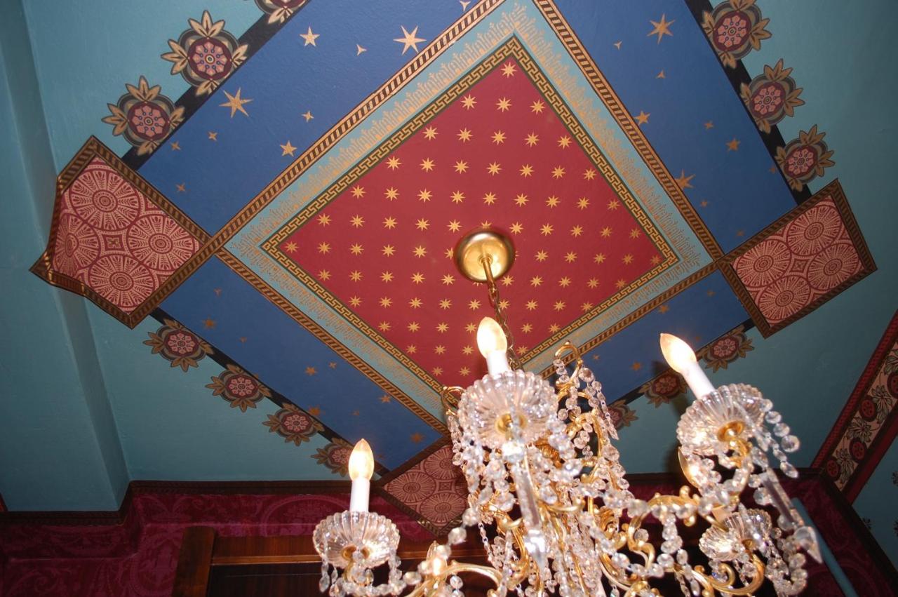 | Schuster Mansion Bed & Breakfast