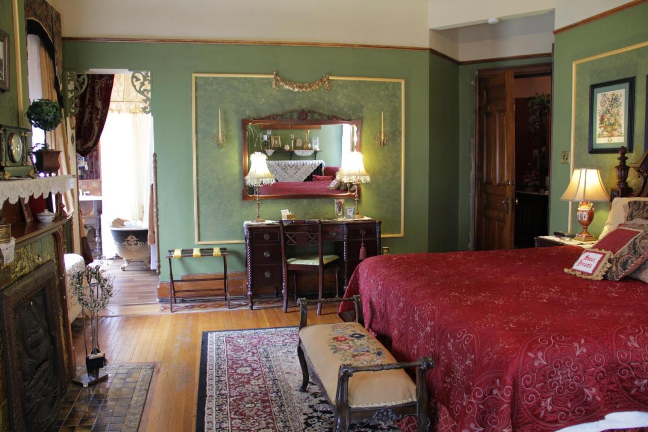 | Schuster Mansion Bed & Breakfast