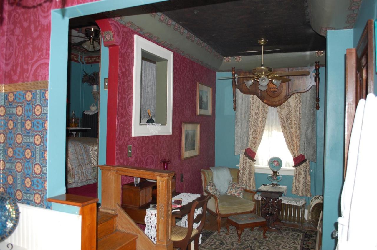 | Schuster Mansion Bed & Breakfast
