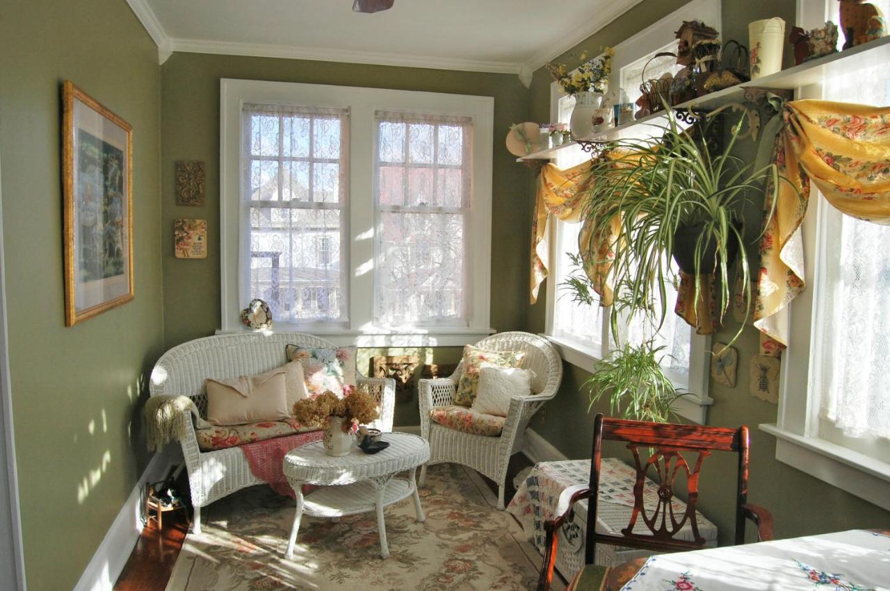 | Schuster Mansion Bed & Breakfast