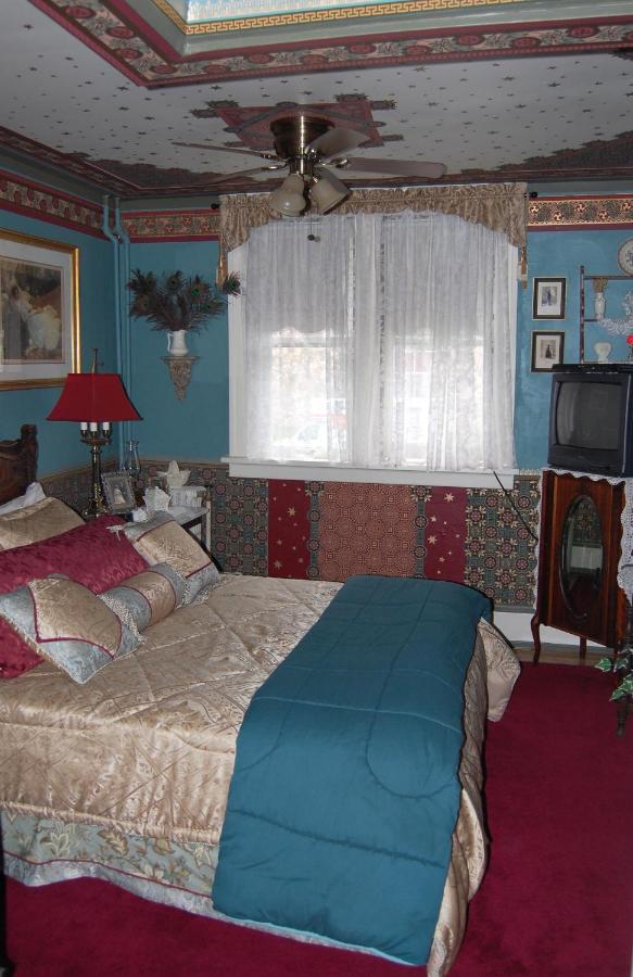 | Schuster Mansion Bed & Breakfast