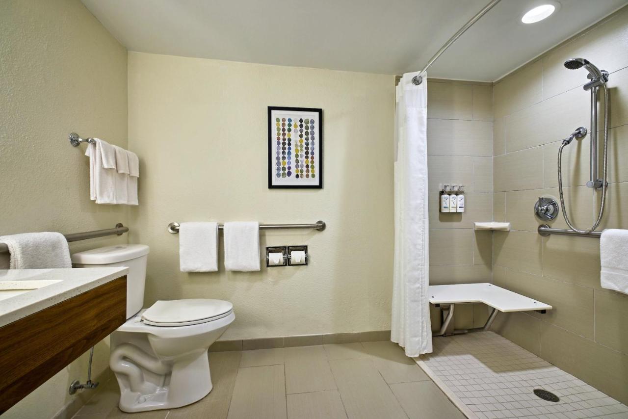 Double Room with Roll In Shower - Disability Access/Non-Smoking at Holiday Inn Express & Suites Charleston DWTN - Medical CTR by IHG