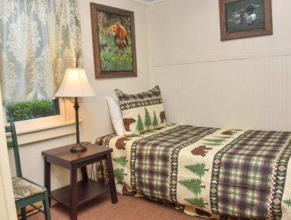 | Adirondack Sunrise Lodge